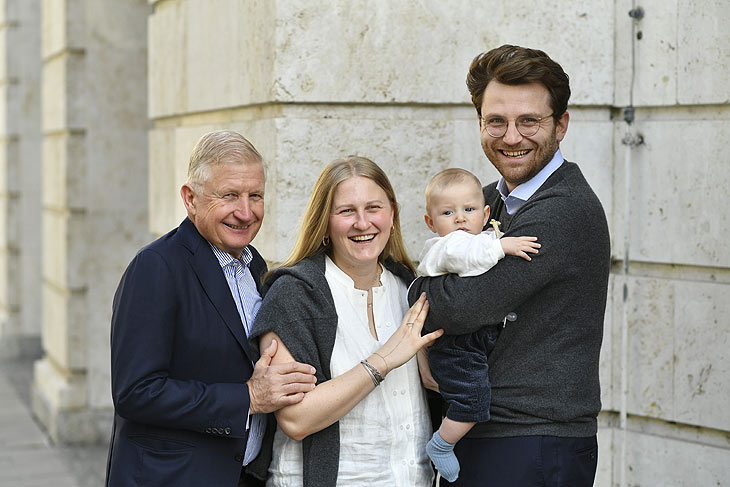 Sophia-Margaritha Schiebel mit Mann Aaron Waldner und Sohn Louie und Vater Hans Georg Schiebel - Er&ouml;ffnung des PINTU (for dogs & their people) Stores in M&uuml;nchen am 10.03.2026  @Foto: BrauerPhotos / Goran Nitschke 